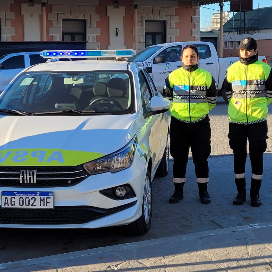 Coche de policía con cámaras fotografías e imágenes de alta